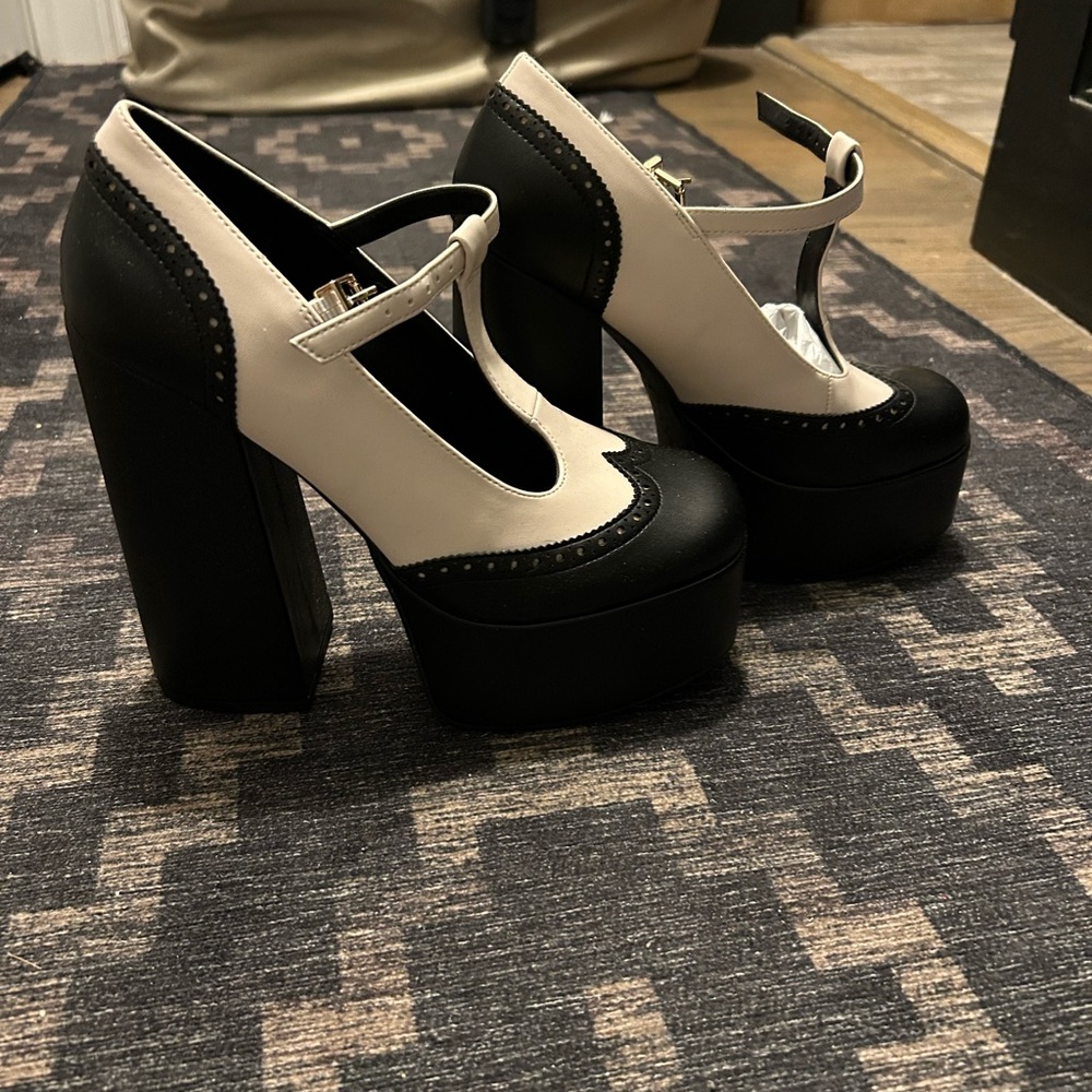 Jessica Simpson Selventa/ Two-Tone Black and White Mary Jane Platform Heels